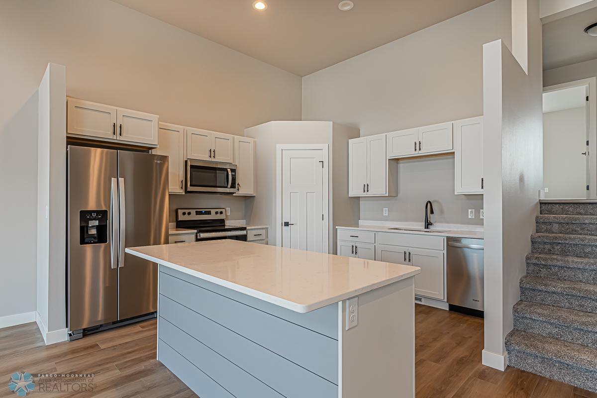 1104 Jill Dr W, West Fargo, ND 58078-09.jpg