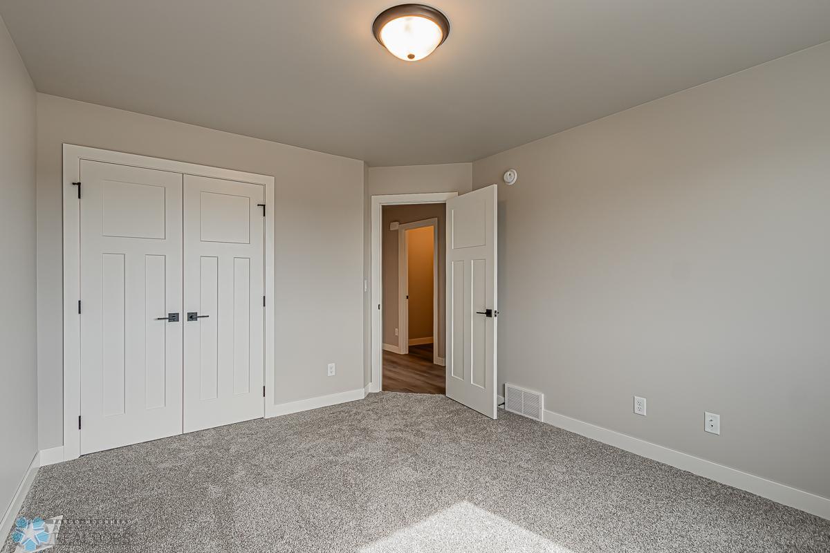 1104 Jill Dr W, West Fargo, ND 58078-15.jpg