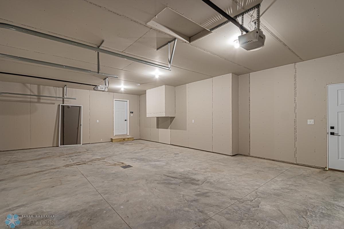 1104 Jill Dr W, West Fargo, ND 58078-29.jpg