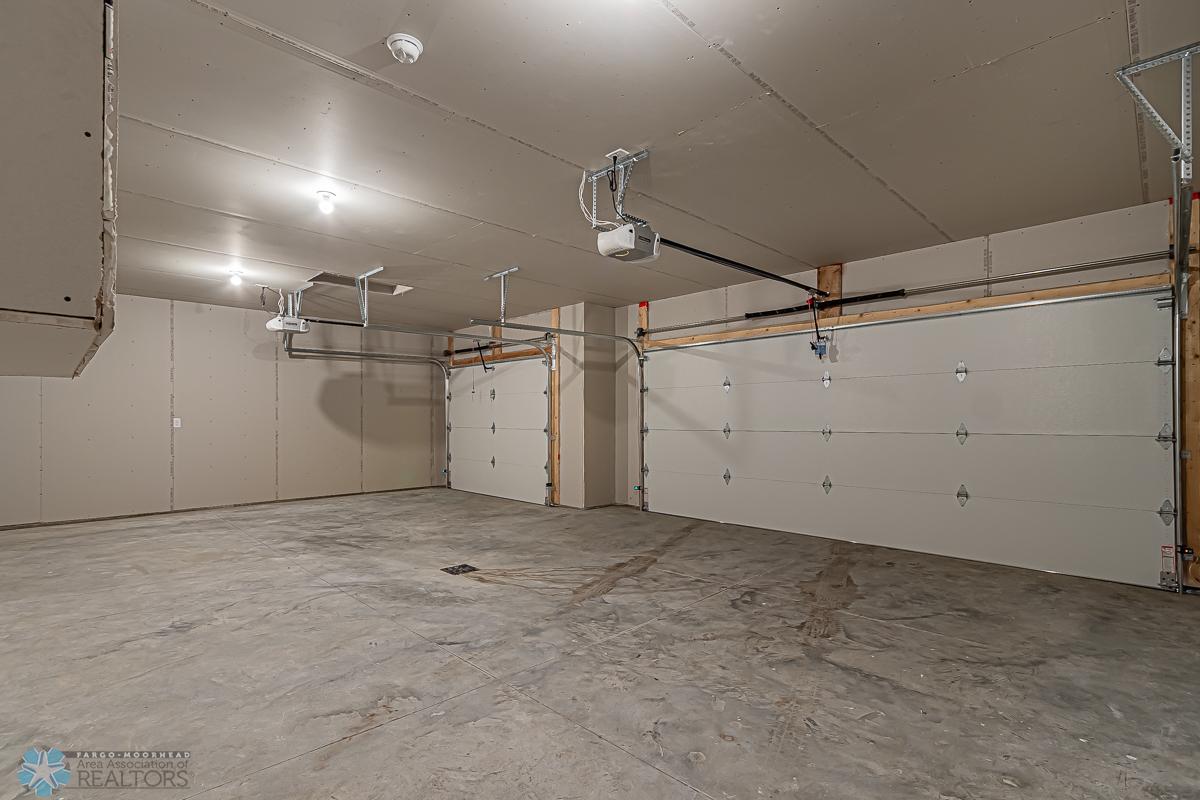 1104 Jill Dr W, West Fargo, ND 58078-28.jpg