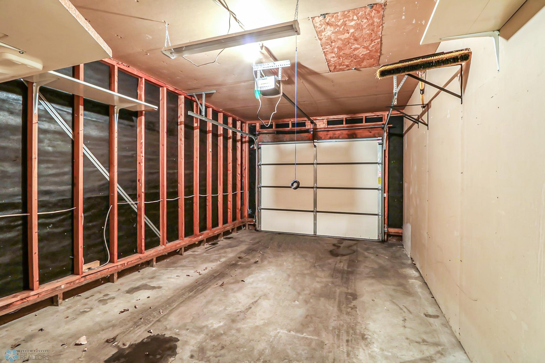Garage1_1.jpg