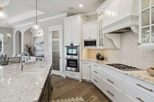 5 Pondview Trail, North Oaks, MN 55127