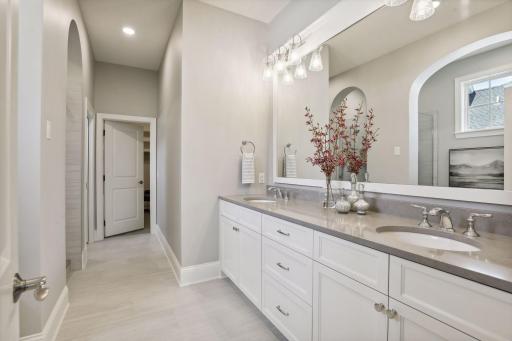 5 Pondview Trail, North Oaks, MN 55127