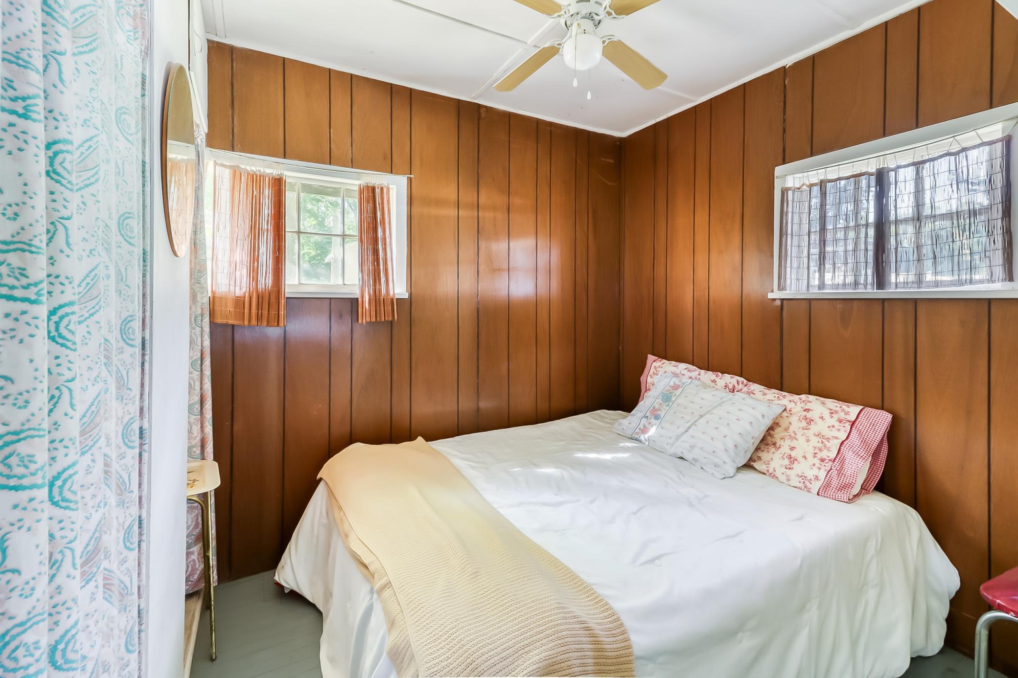 Bedroom1_1.jpg