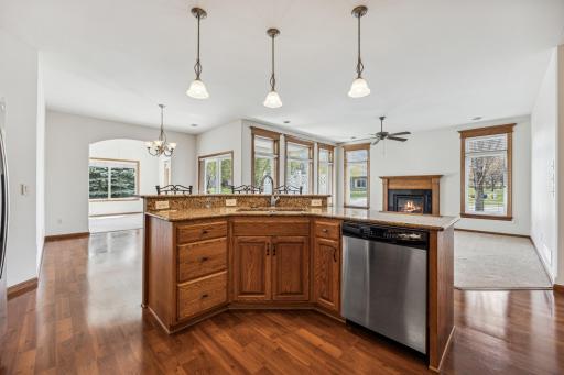 Open kitchen / dining