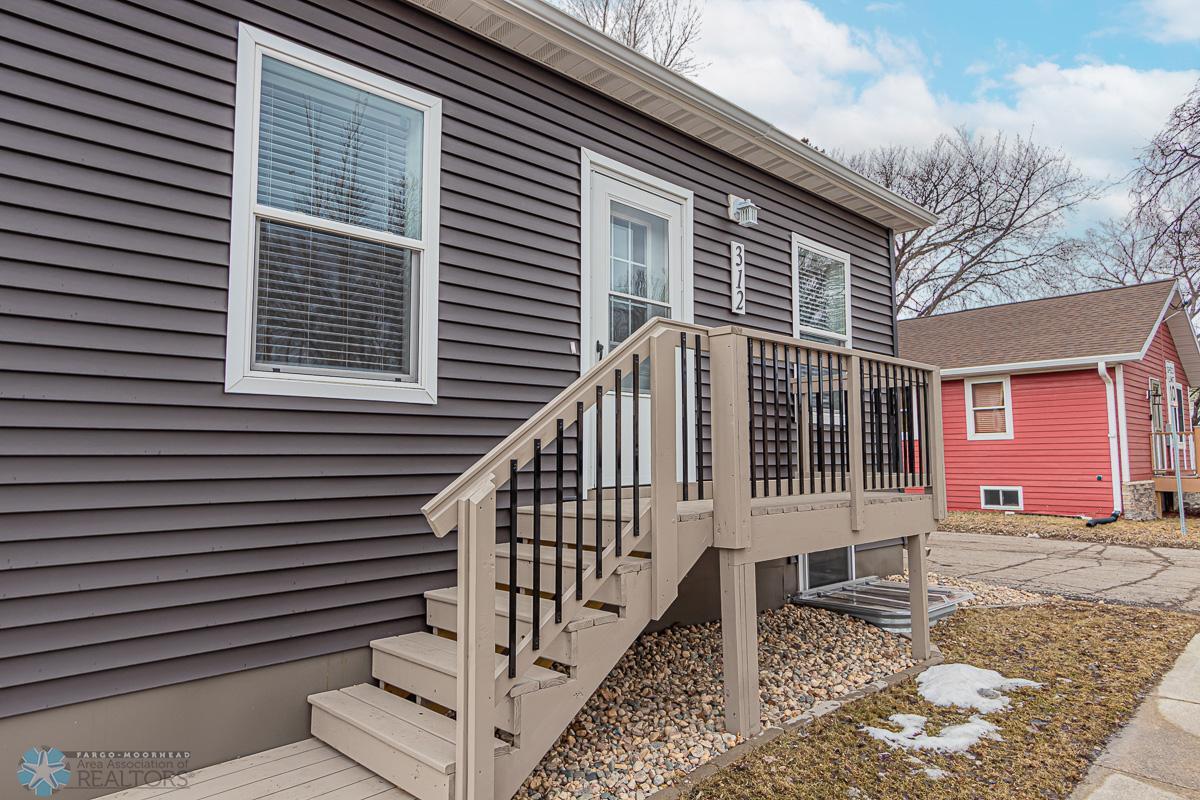 312 10th Ave N, Fargo, ND 58102-27.jpg