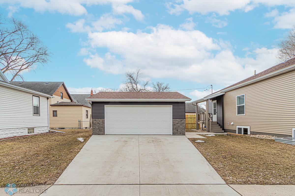 312 10th Ave N, Fargo, ND 58102-29.jpg