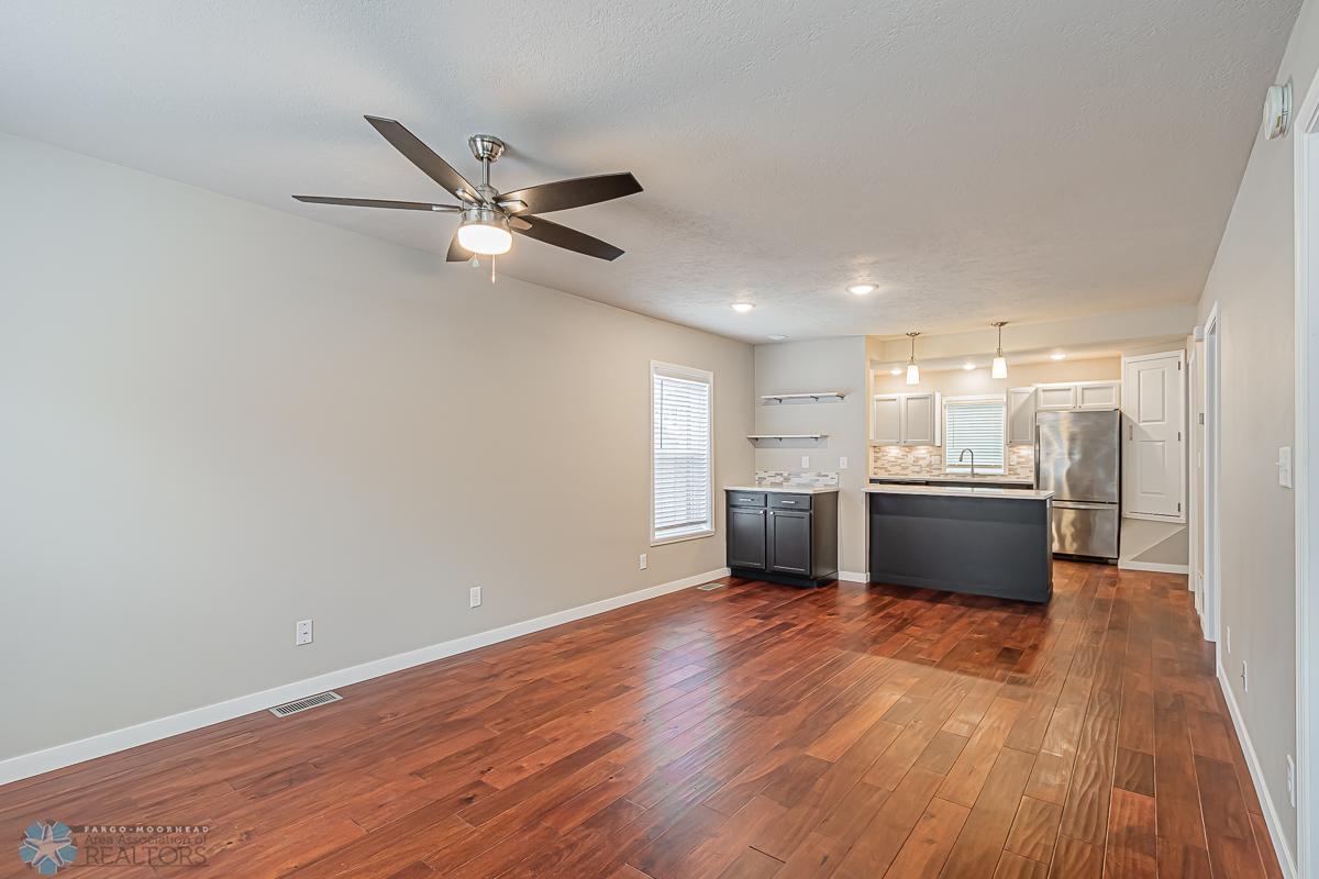312 10th Ave N, Fargo, ND 58102-13.jpg