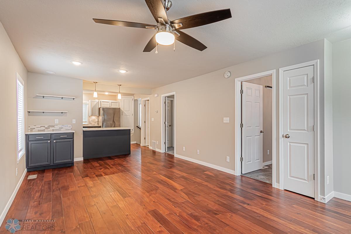 312 10th Ave N, Fargo, ND 58102-12.jpg