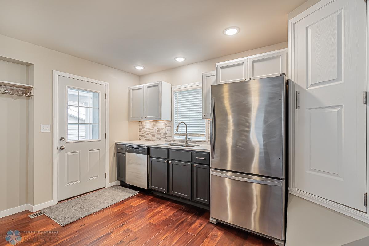 312 10th Ave N, Fargo, ND 58102-18.jpg