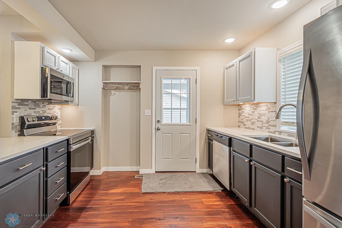 312 10th Ave N, Fargo, ND 58102-20.jpg