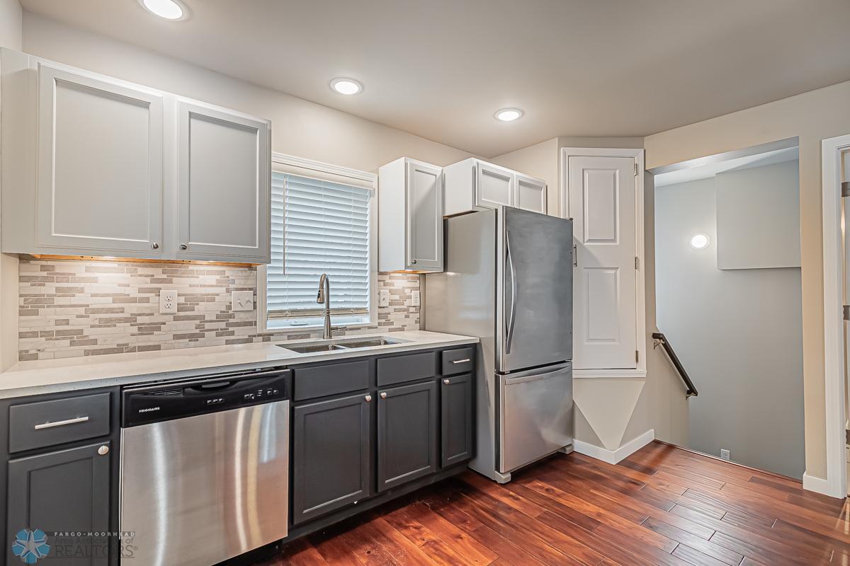 312 10th Ave N, Fargo, ND 58102-21.jpg
