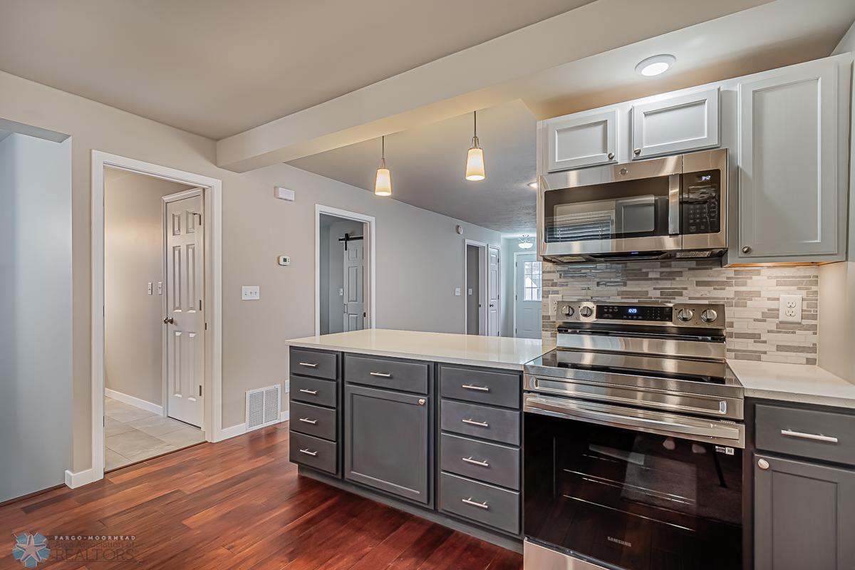 312 10th Ave N, Fargo, ND 58102-22.jpg