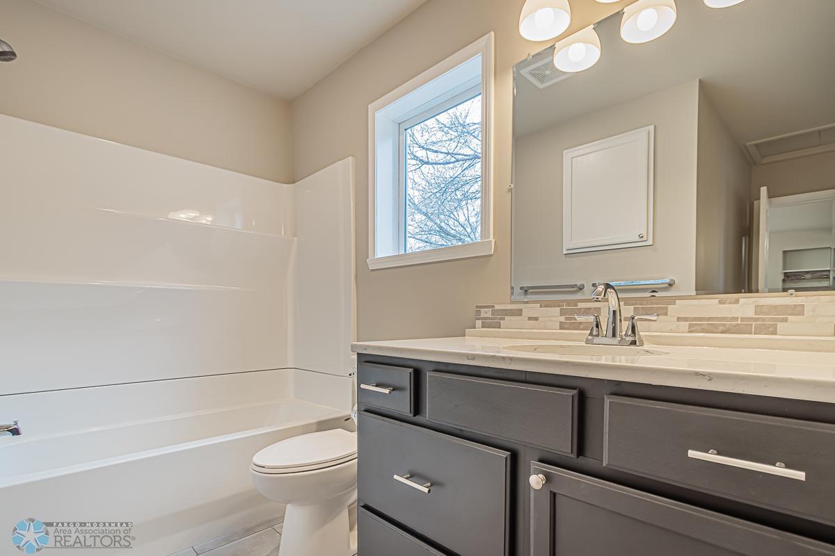 312 10th Ave N, Fargo, ND 58102-23.jpg