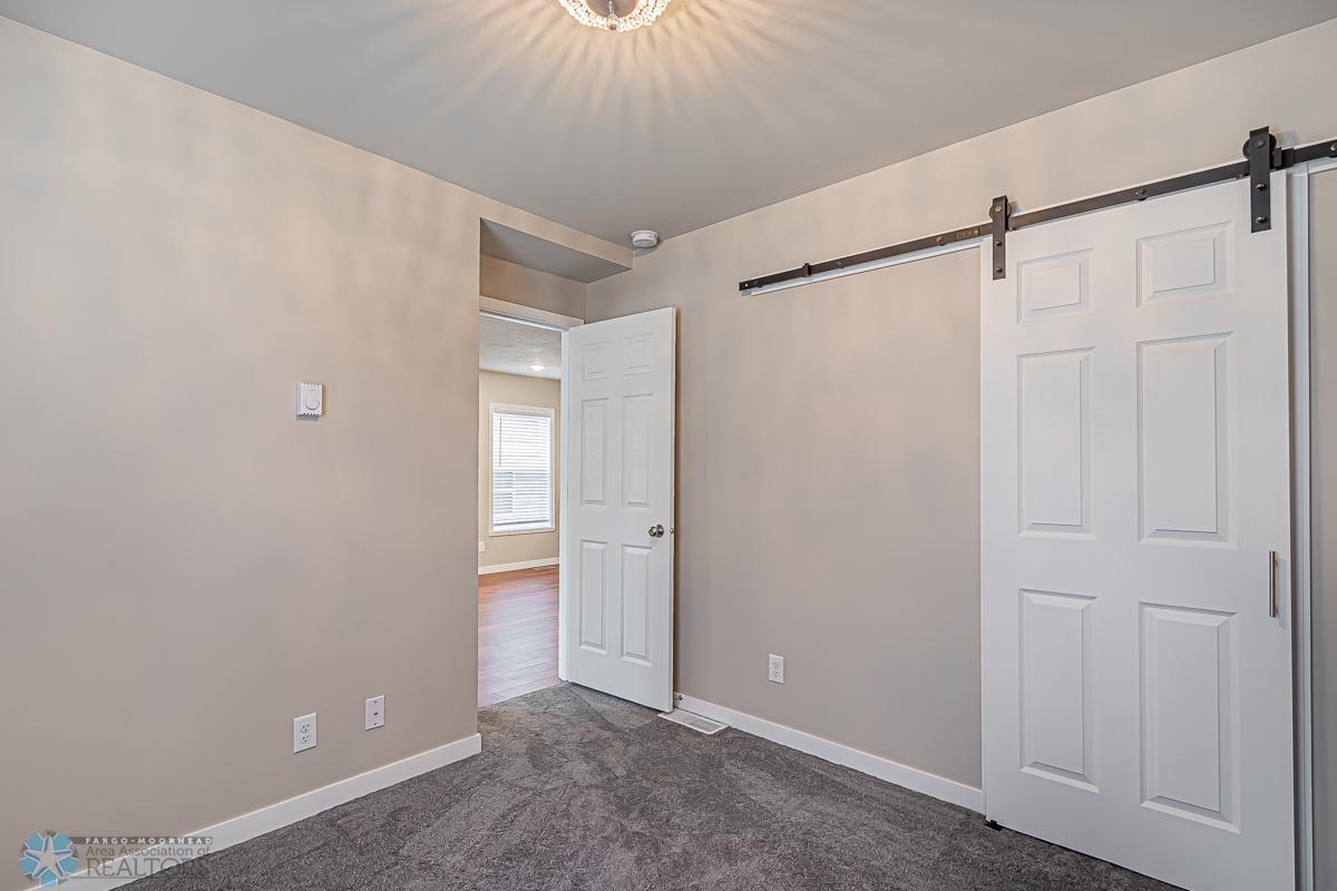 312 10th Ave N, Fargo, ND 58102-15.jpg