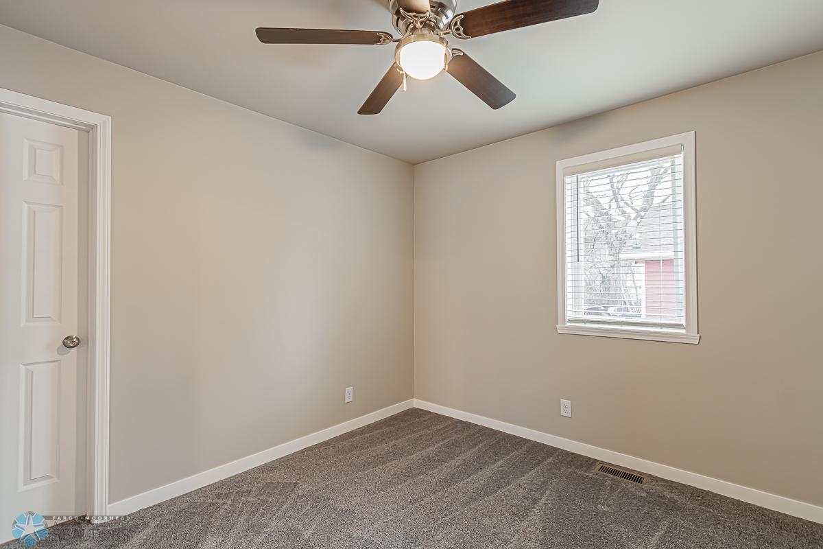 312 10th Ave N, Fargo, ND 58102-16.jpg