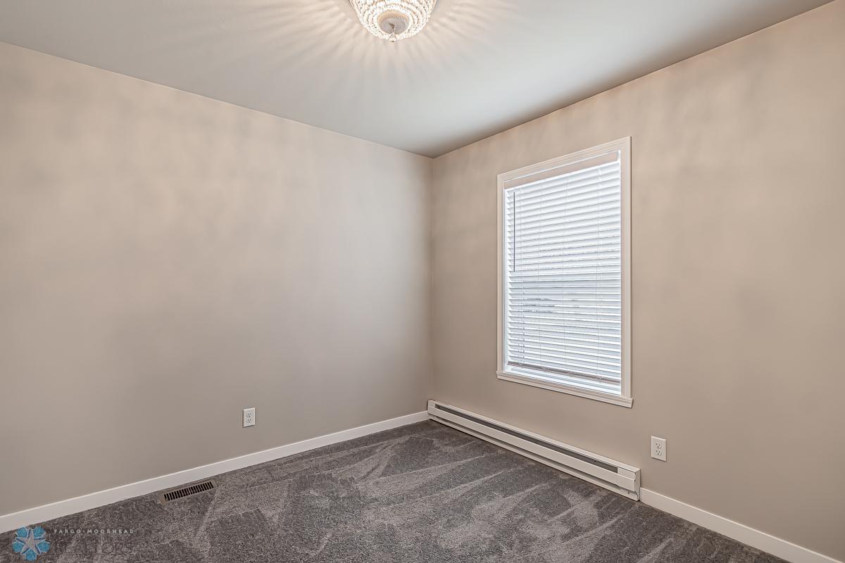 312 10th Ave N, Fargo, ND 58102-14.jpg