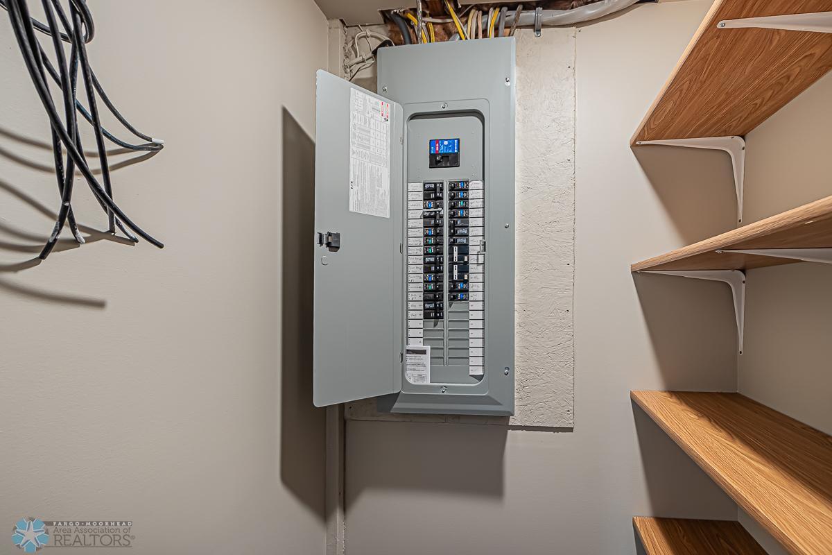 312 10th Ave N, Fargo, ND 58102-10.jpg