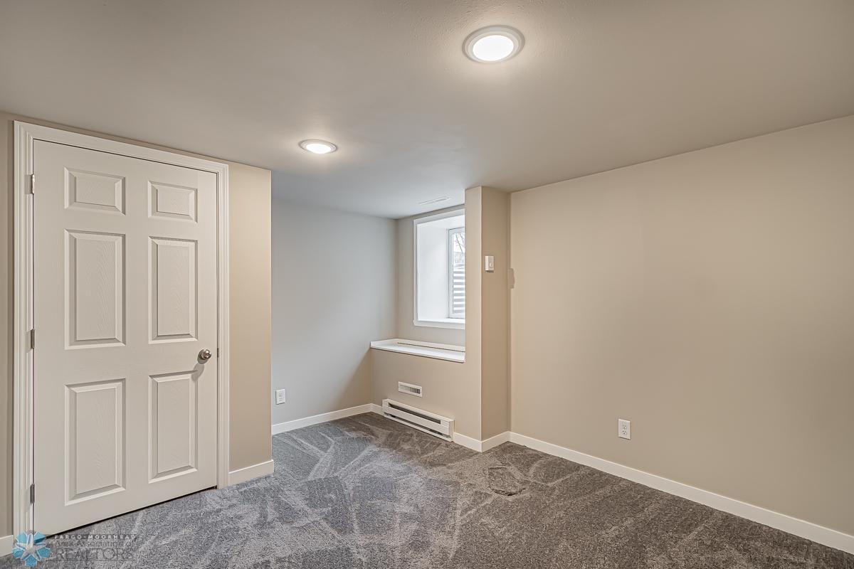 312 10th Ave N, Fargo, ND 58102-02.jpg