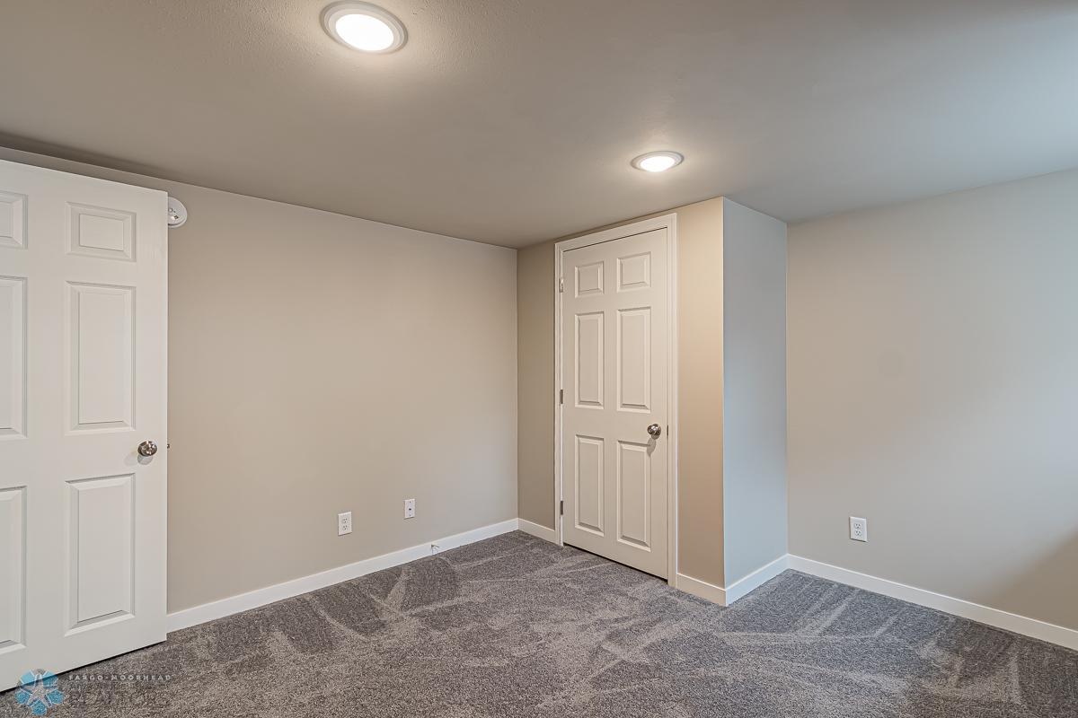 312 10th Ave N, Fargo, ND 58102-03.jpg