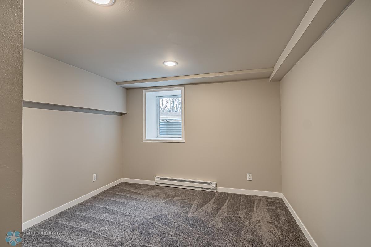312 10th Ave N, Fargo, ND 58102-04.jpg