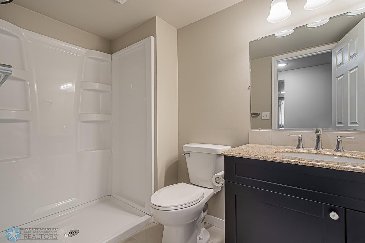 312 10th Ave N, Fargo, ND 58102-06.jpg