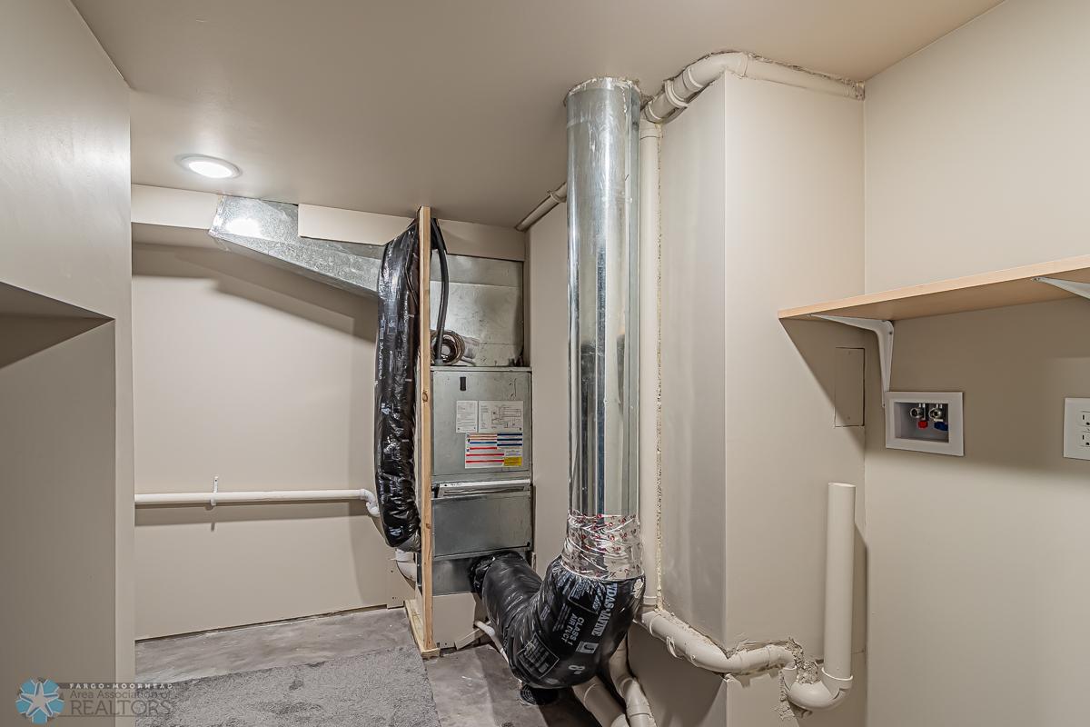 312 10th Ave N, Fargo, ND 58102-07.jpg
