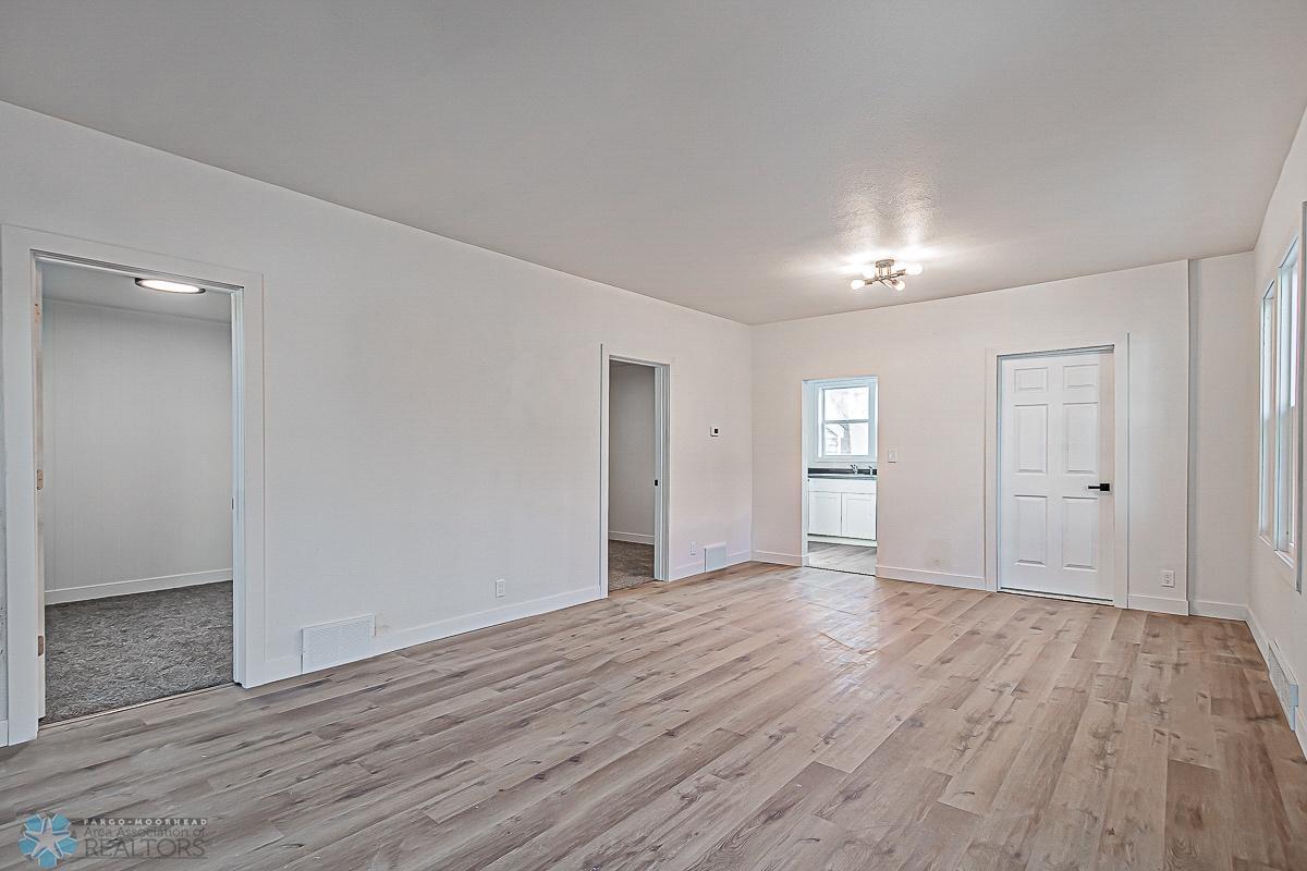 1206 s university dr, fargo, nd 58103-04.jpg