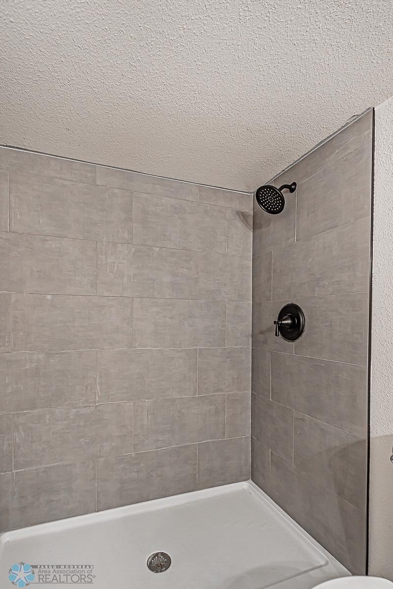 1206 s university dr, fargo, nd 58103-19.jpg