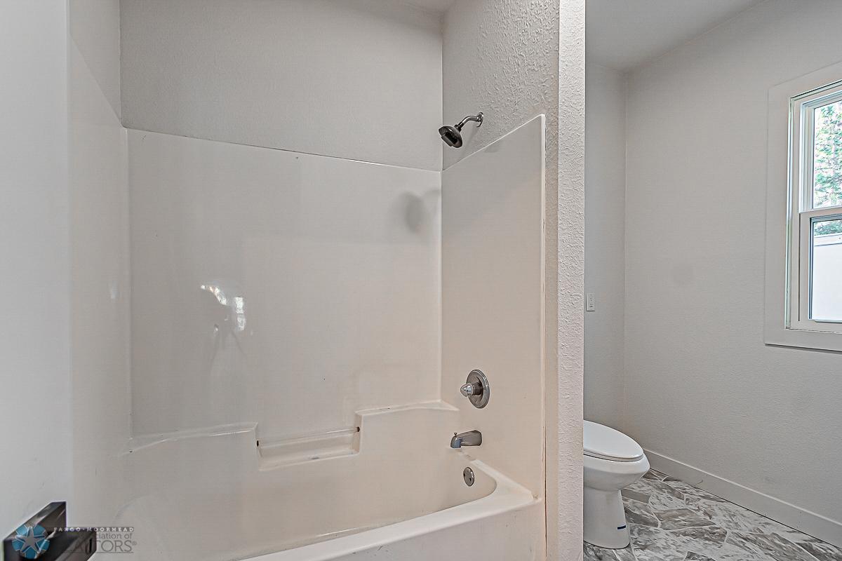 1206 S University Dr, Fargo, ND 58103-08.jpg