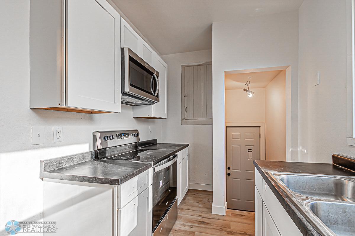 1206 S University Dr, Fargo, ND 58103-13.jpg