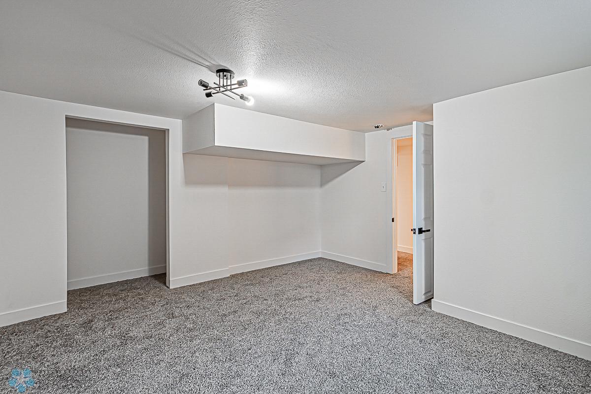 1206 S University Dr, Fargo, ND 58103-22.jpg