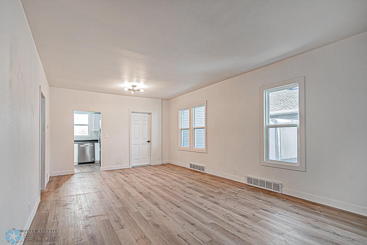 1206 S University Dr, Fargo, ND 58103-01.jpg