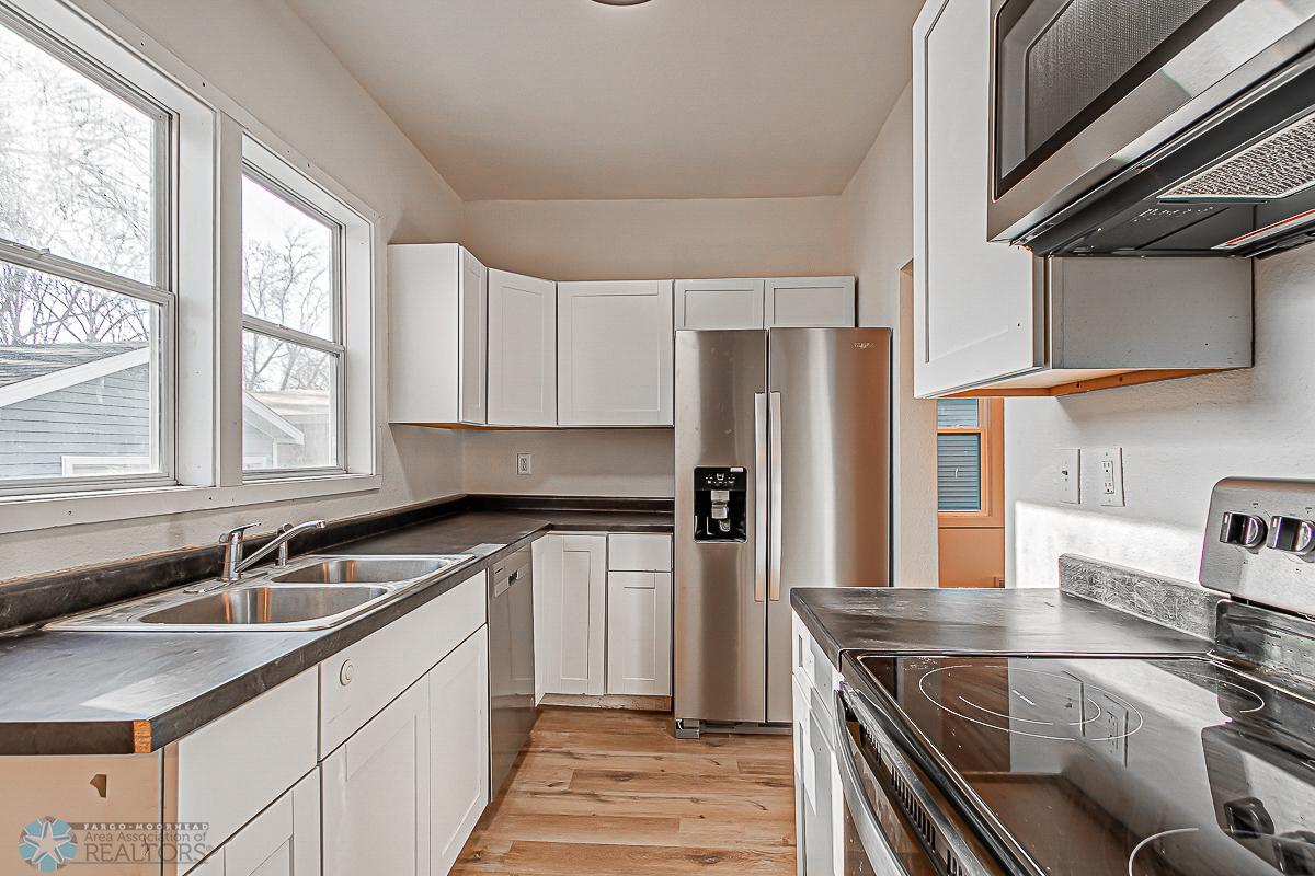 1206 S University Dr, Fargo, ND 58103-15.jpg