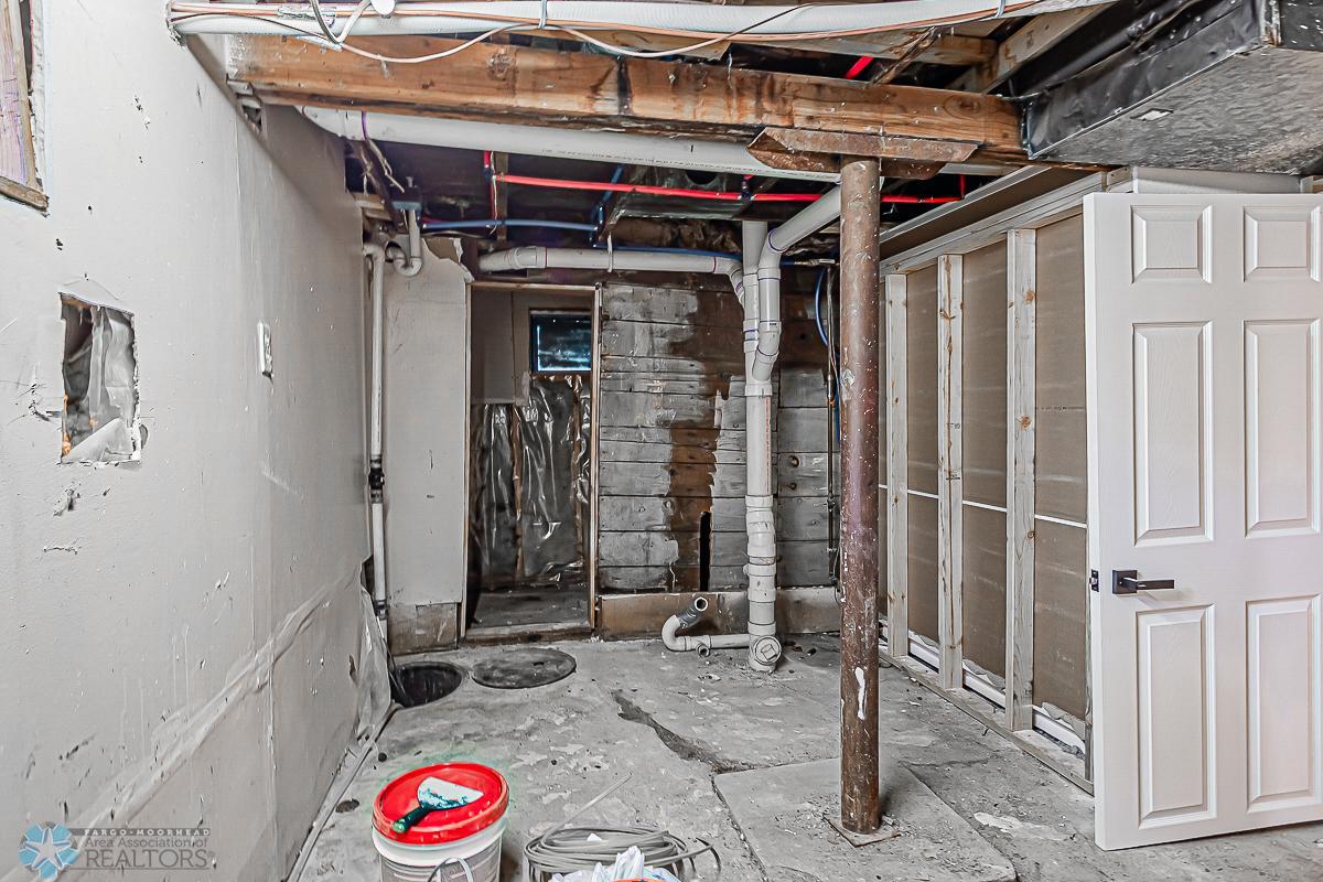 1206 S University Dr, Fargo, ND 58103-17.jpg