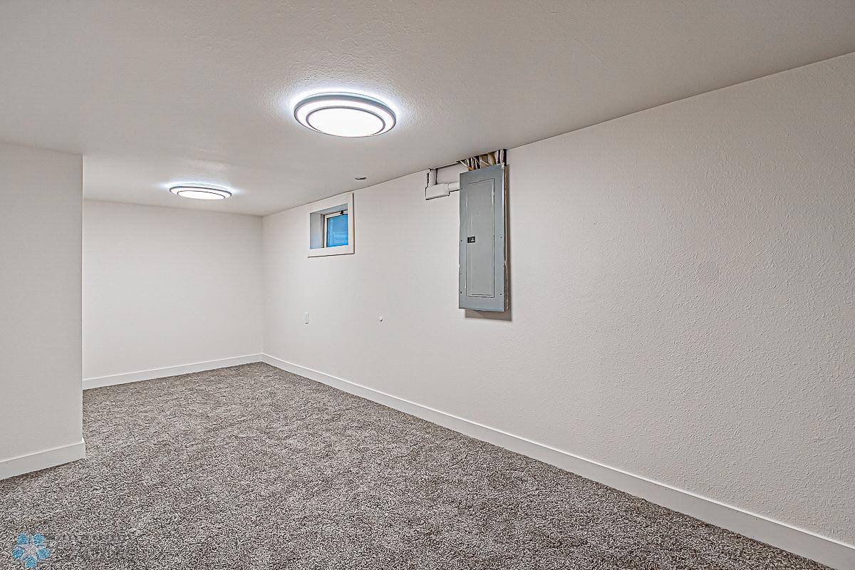 1206 S University Dr, Fargo, ND 58103-24.jpg