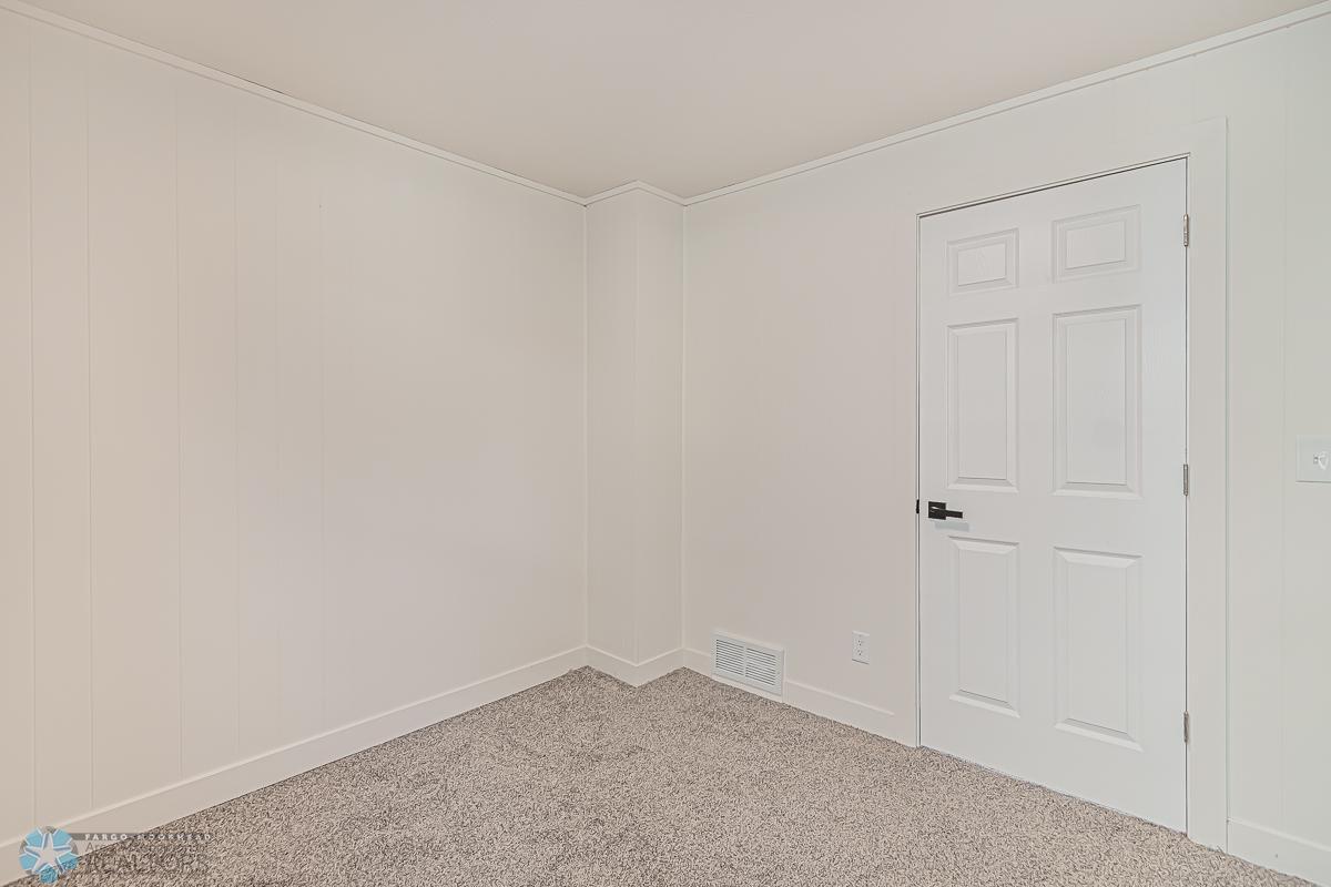 1206 S University Dr, Fargo, ND 58103-29.jpg