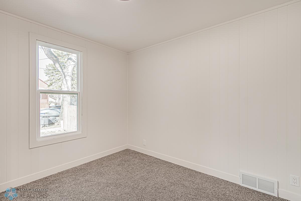 1206 S University Dr, Fargo, ND 58103-26.jpg