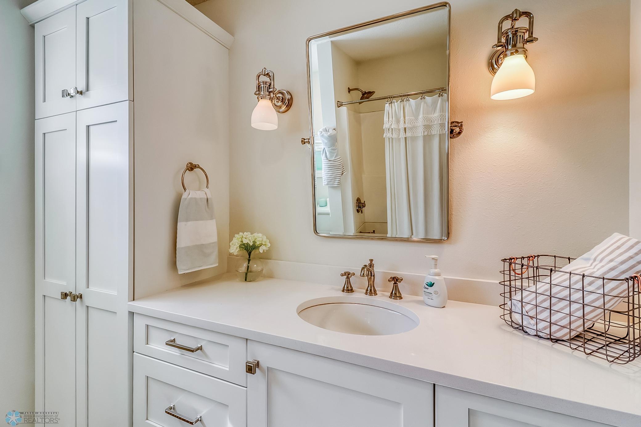 Upstairs Bathroom1_1.jpg