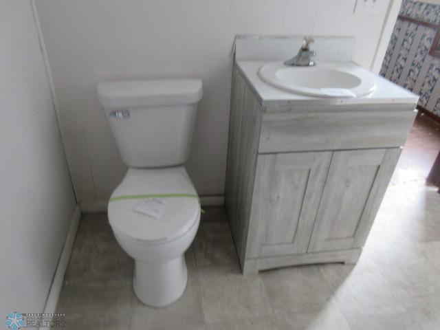 Upper Full Bathroom