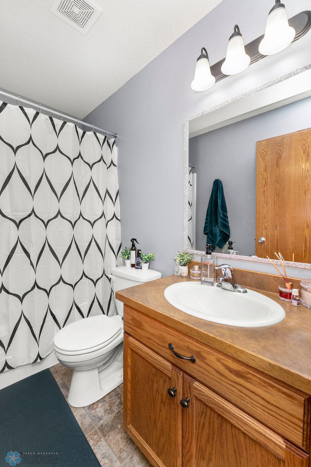 Upper Level Full Bath