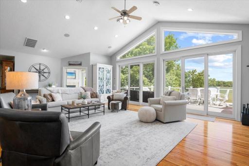 This space has a feel of relaxation and one of the best viewing experiences of the surrounding environment on Cedar Lake.