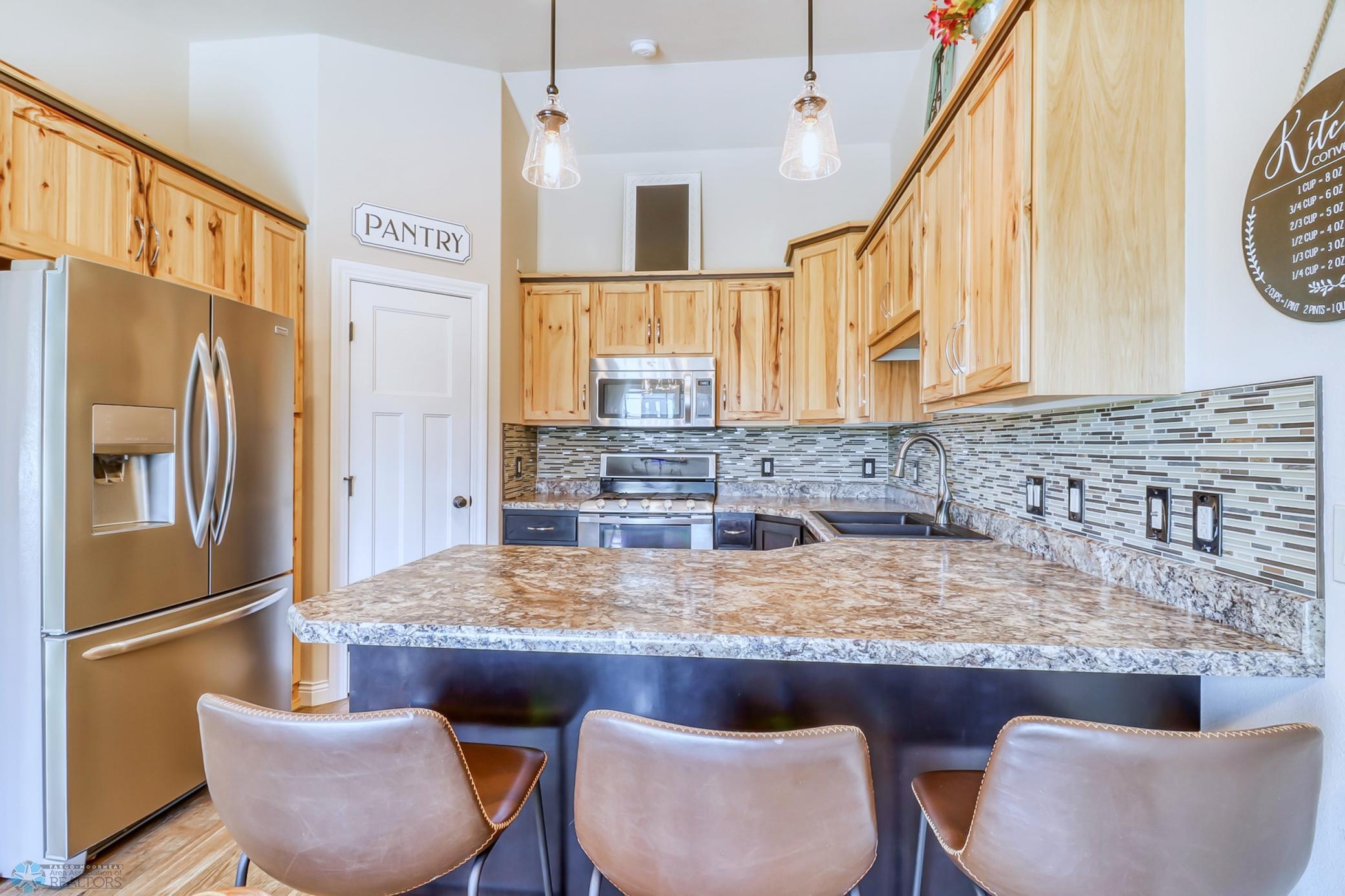 9Kitchen1_0.jpg