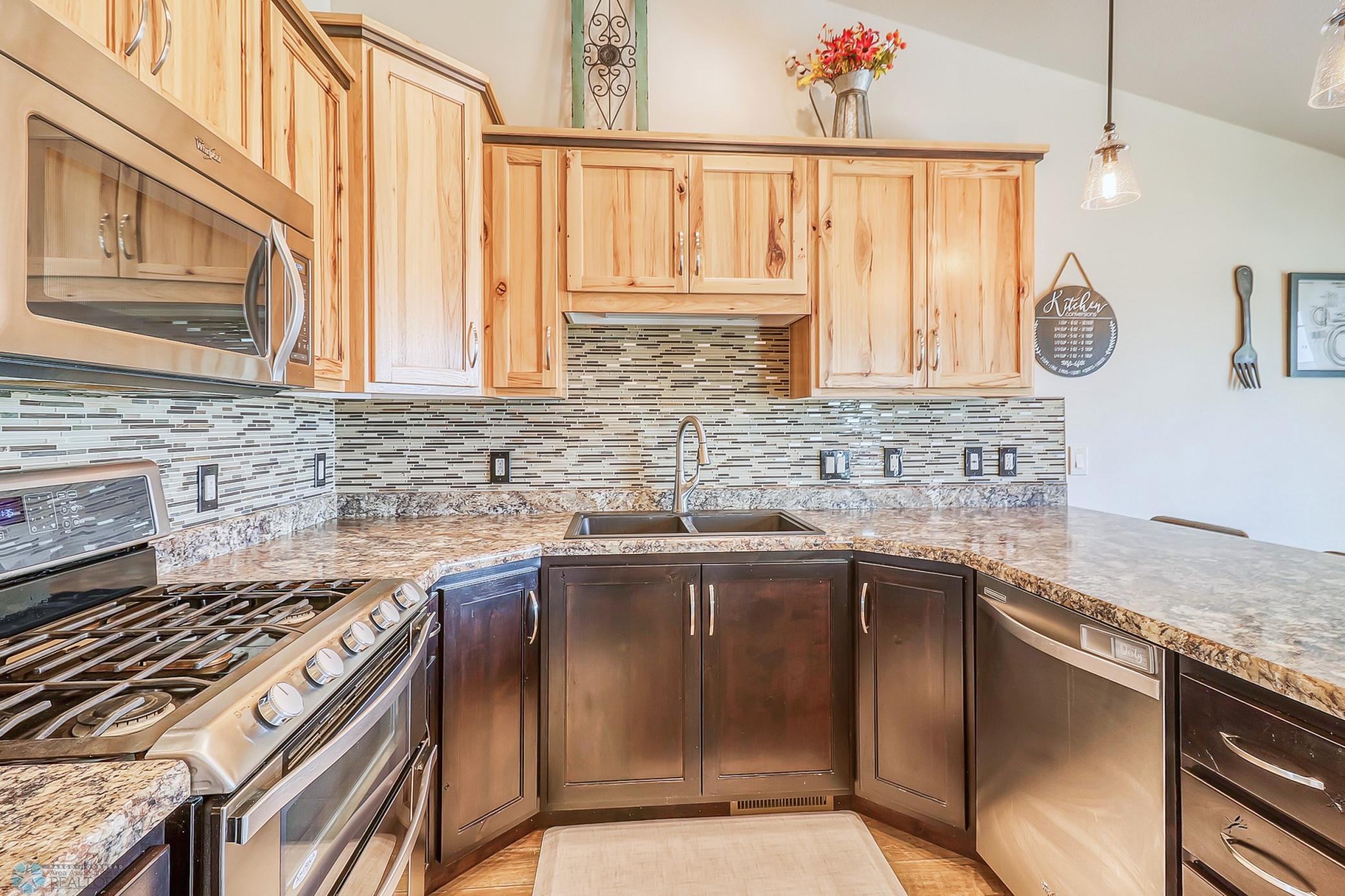 9Kitchen1_1.jpg