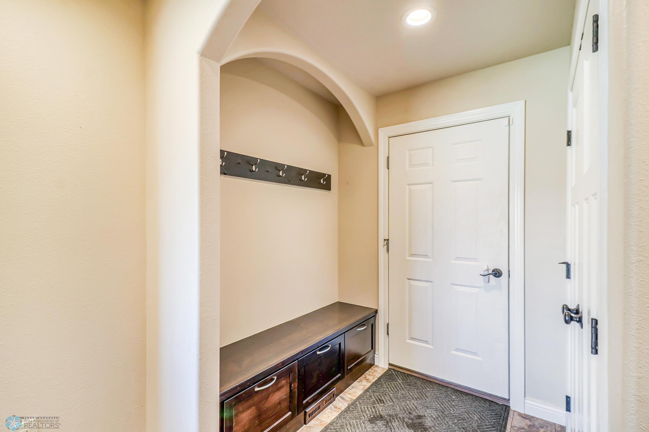 10Mudroom1_1.jpg