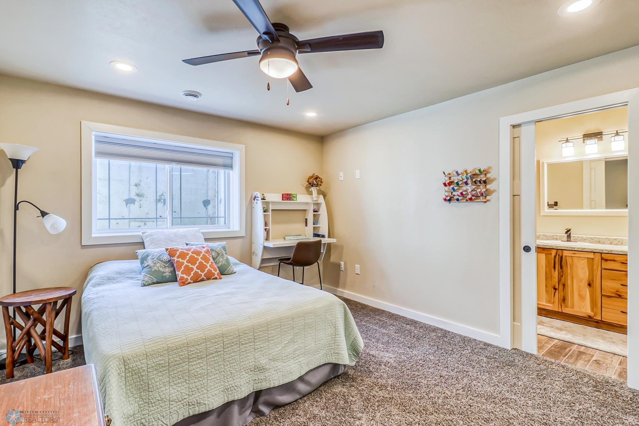 16Basement Bedroom1_1.jpg