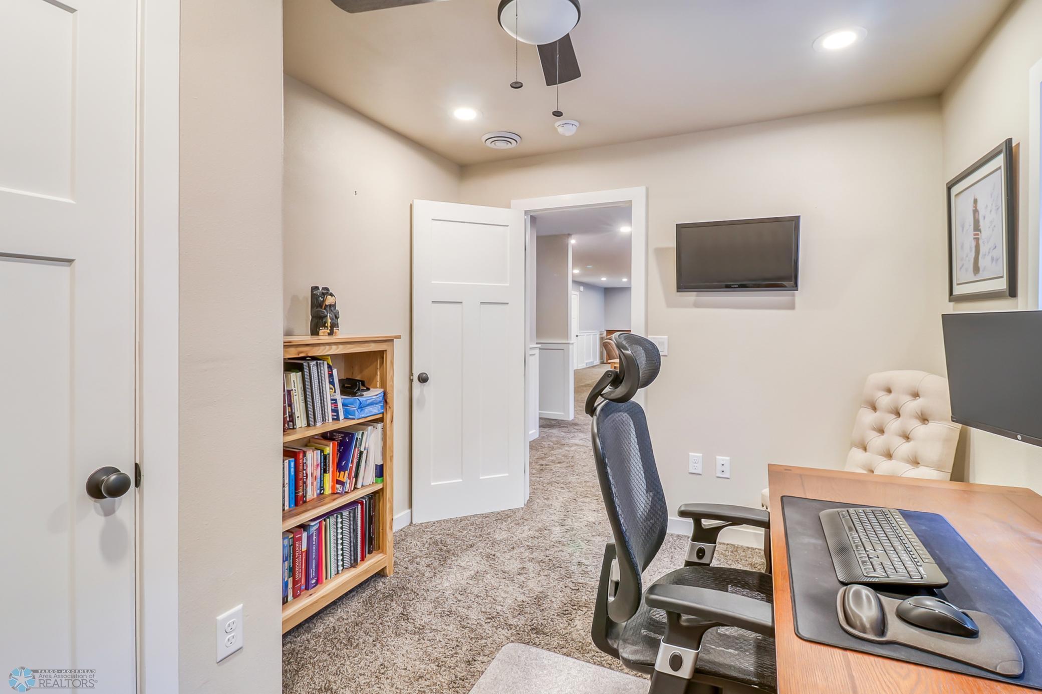 18Basement Bedroom2_2.jpg