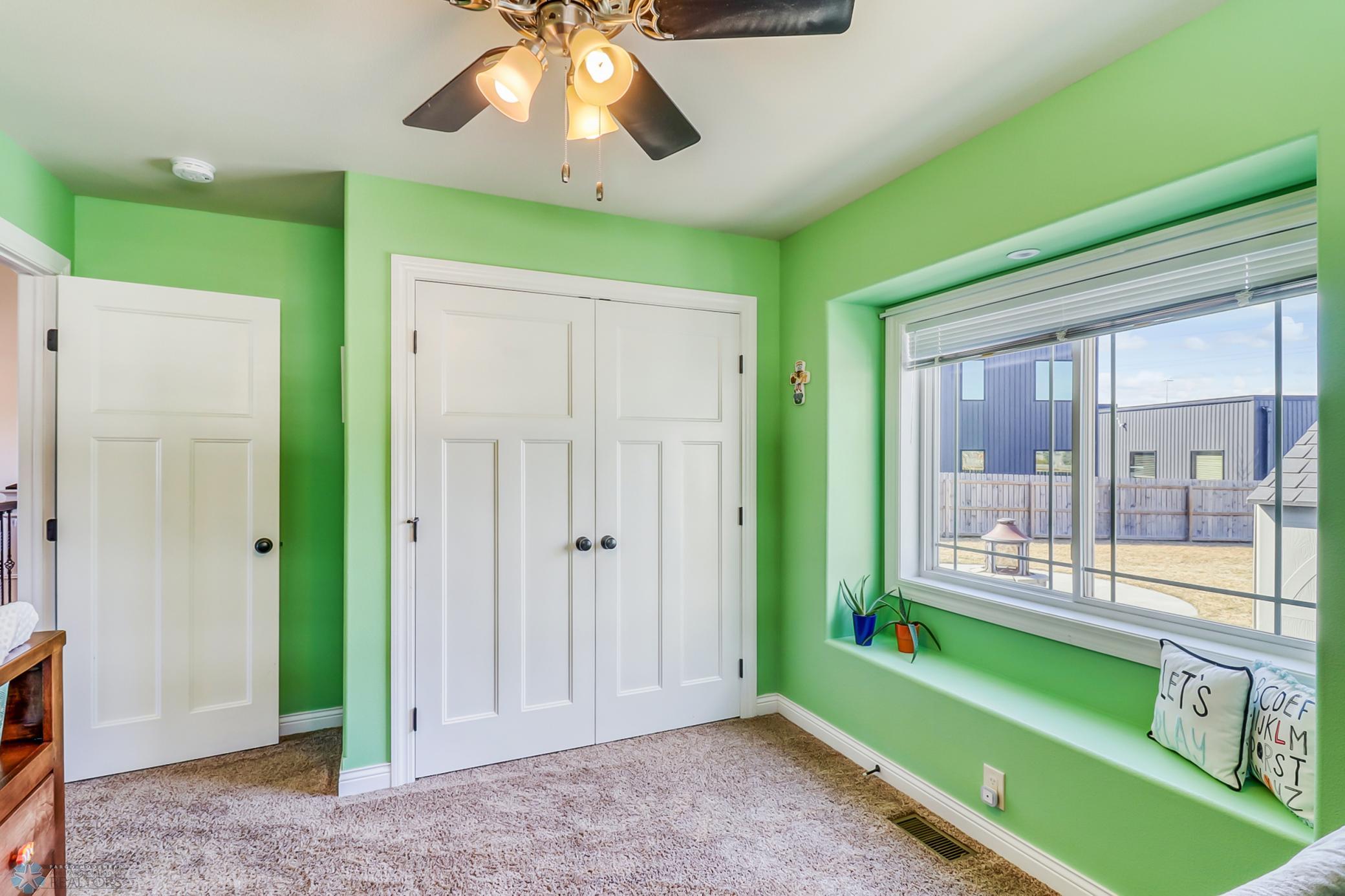 7Bedroom1_2.jpg