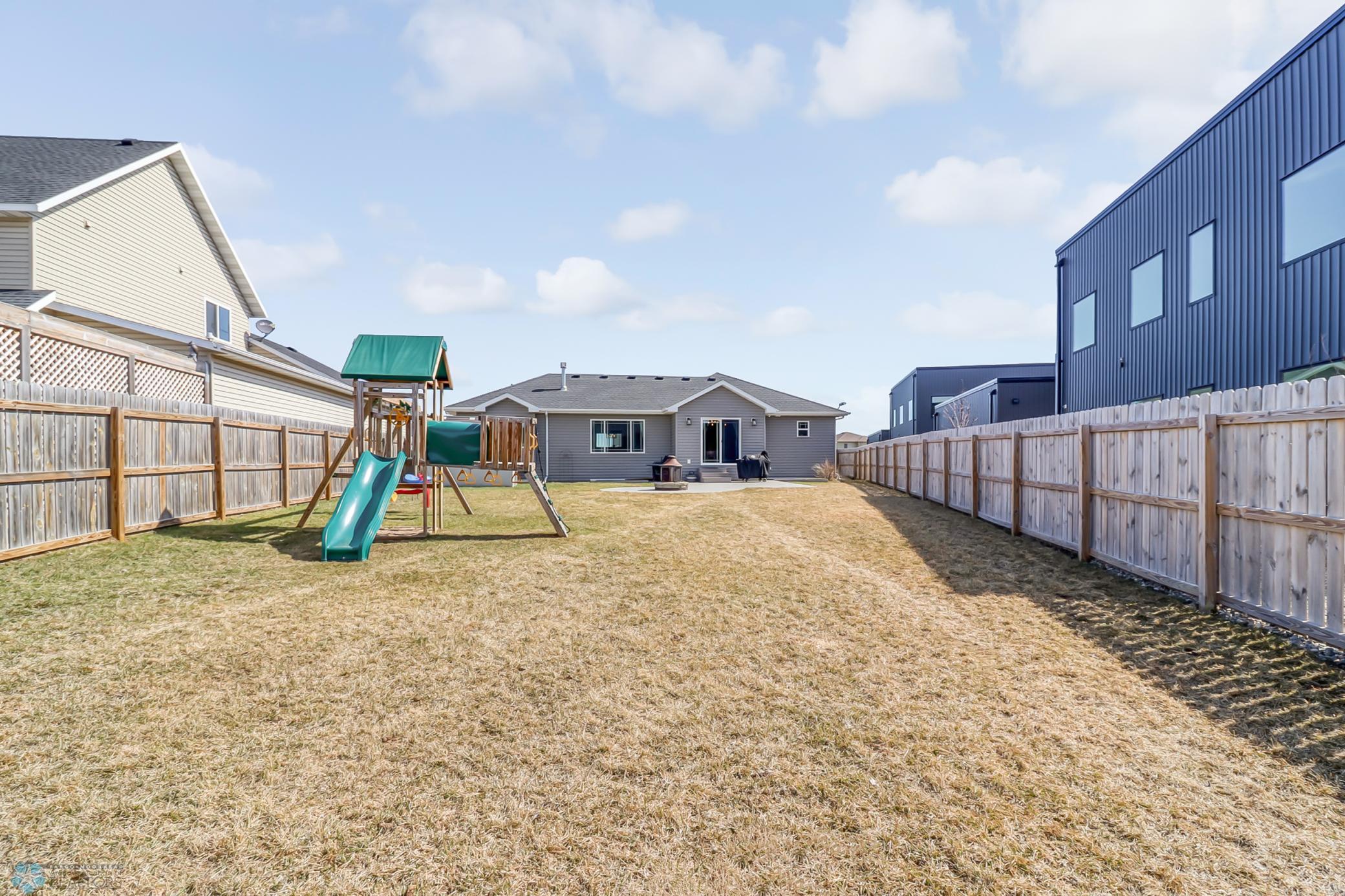 Backyard1_2.jpg
