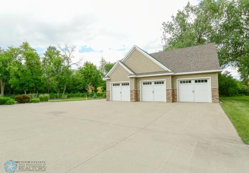 3334 S 69th Street, Grand Forks, ND 58203